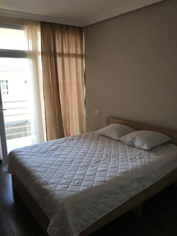 Guest House Kobuleti On Aghmashenebeli Bagian luar foto