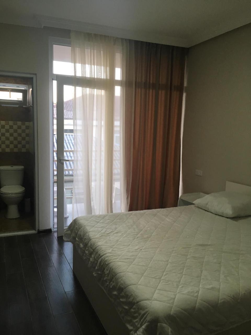 Guest House Kobuleti On Aghmashenebeli Bagian luar foto