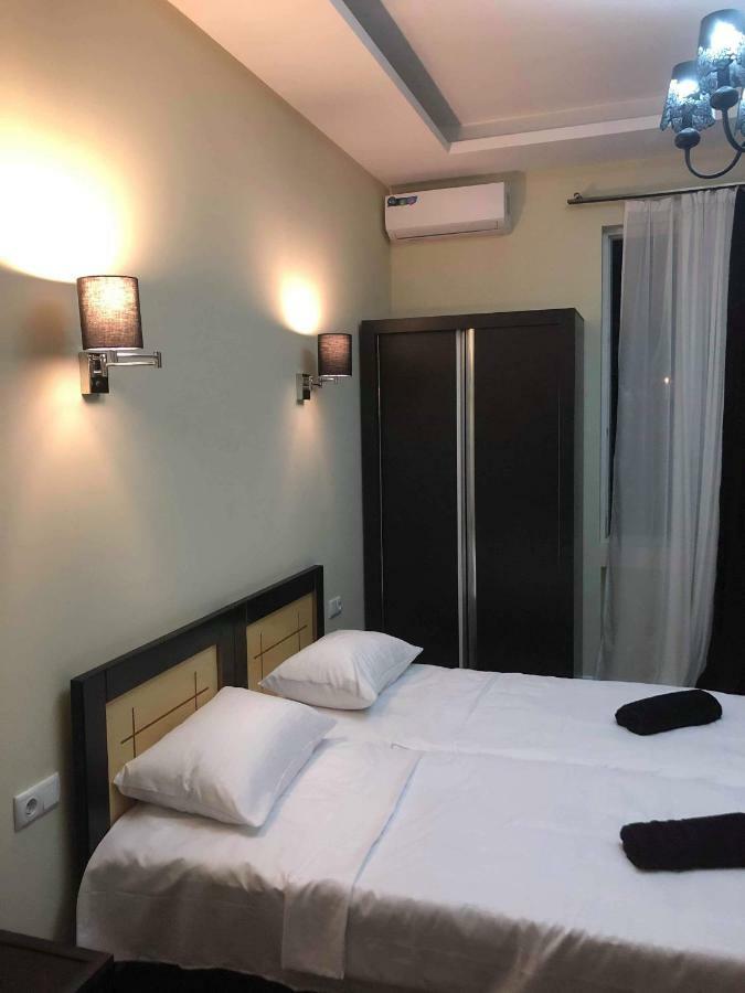 Guest House Kobuleti On Aghmashenebeli Bagian luar foto