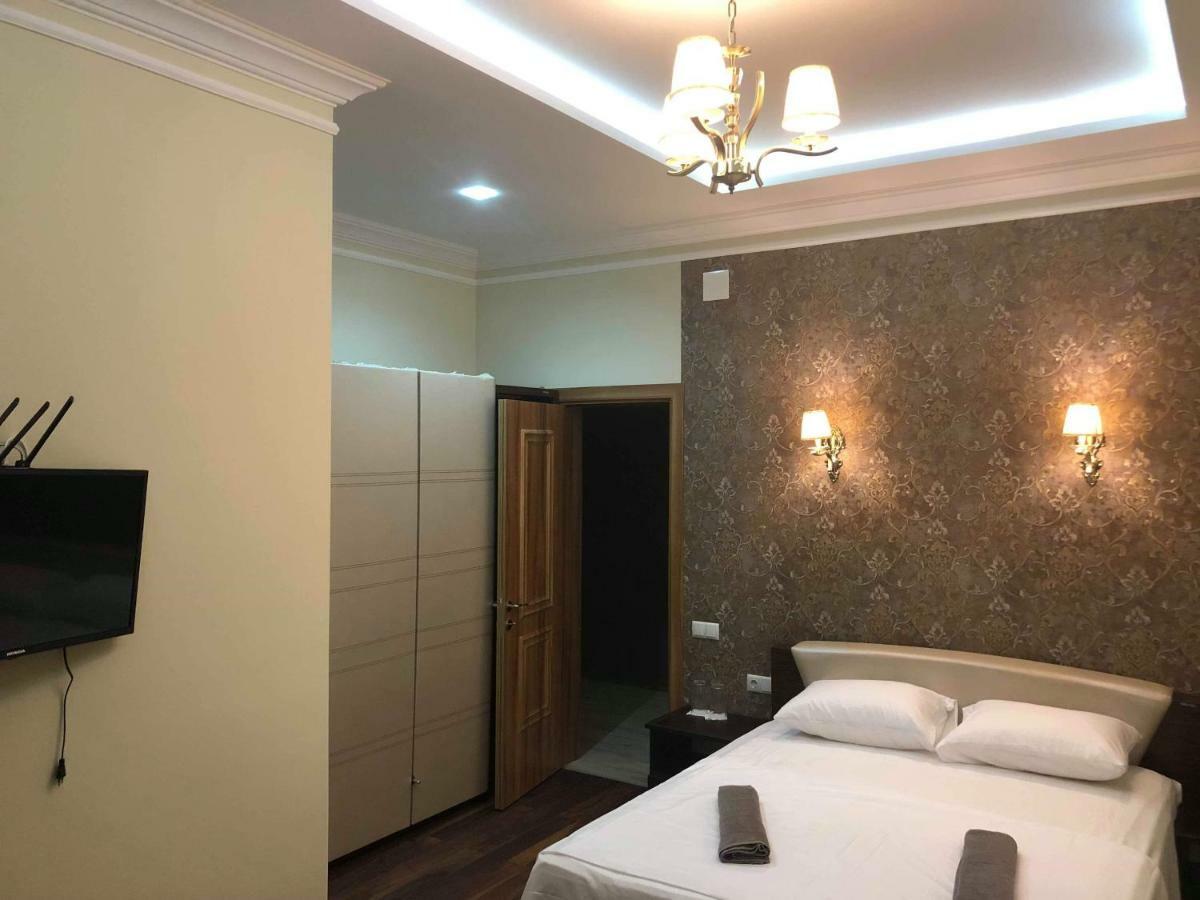 Guest House Kobuleti On Aghmashenebeli Bagian luar foto